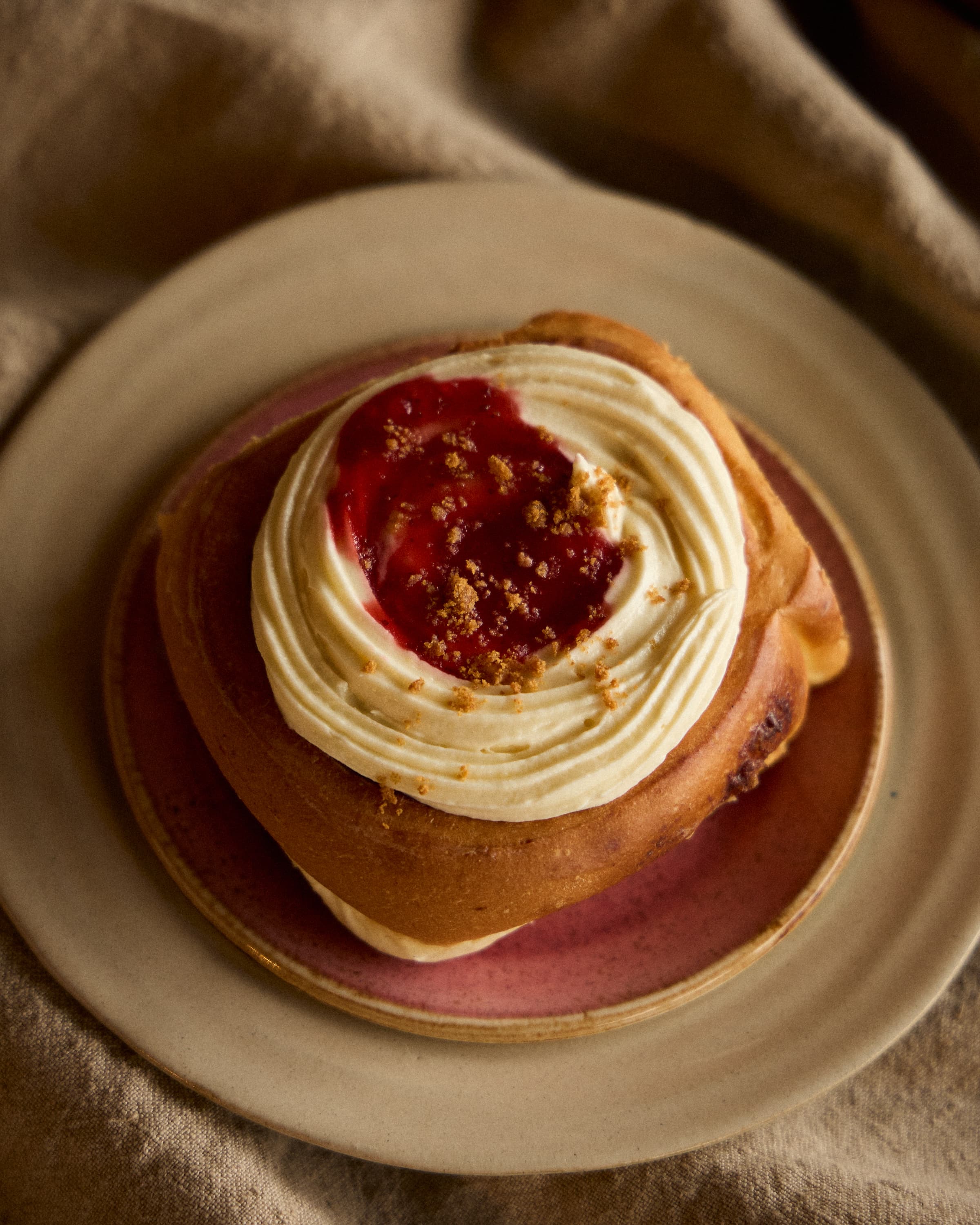 Lúxus Cinnabon með jarðarberjasósu